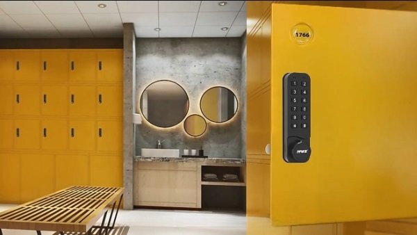 How can swimming pool locker locks ensure orderly locker operation during peak periods?